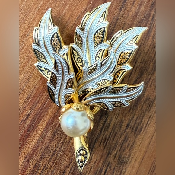Elegant Damascene Gold and Silver Brooch with Pearl Accent Leaf - Picture 1 of 2